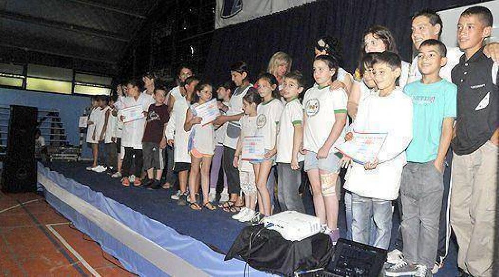 Unos 7 mil chicos pasaron por el Plan Aprendiendo a Nadar