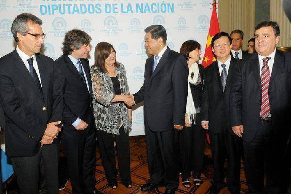 Norma de Matarazzo con el titular del Comit� de la Confederaci�n Consultiva de China 