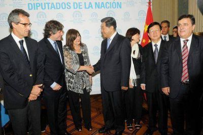 Norma de Matarazzo con el titular del Comit� de la Confederaci�n Consultiva de China 
