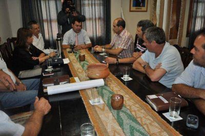 Acuerdan obras h�dricas para el sureste santiague�o 