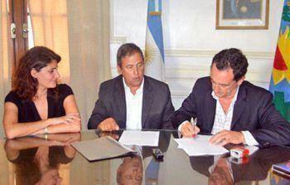 El Municipio firm� un convenio con el Sindicato de los Gastron�micos