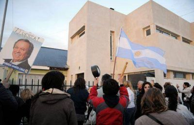 Cacerolazo y escrache en contra de los diputados de La C�mpora