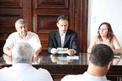 Juan Carlos del R�o: �La Gu�a de Tr�mites es una nueva herramienta de comunicaci�n�