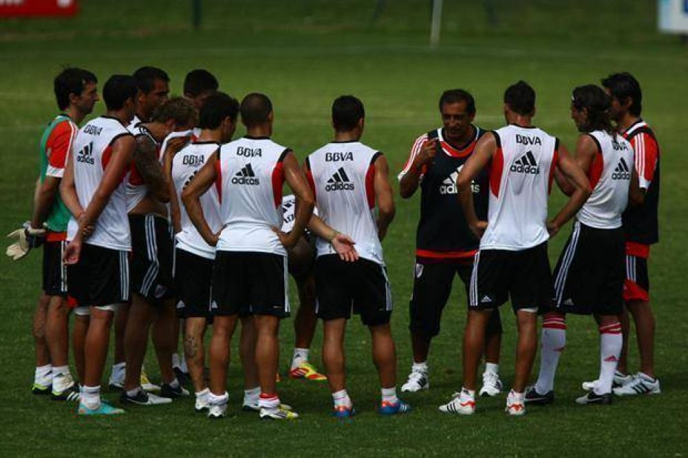 Ram�n comenz� la limpieza: Vega, Vella, Arano y R�os, se van del club