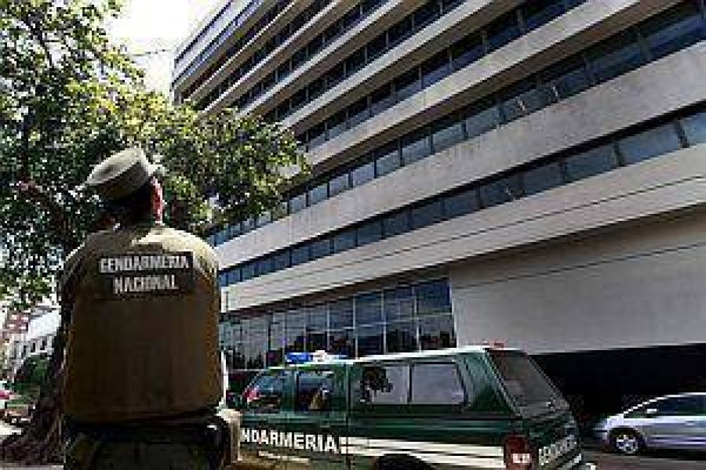 Por seguridad, 30 gendarmes custodian edificio de Cablevisi�n