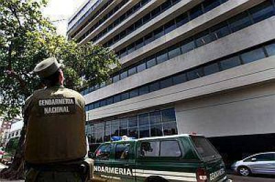 Por seguridad, 30 gendarmes custodian edificio de Cablevisi�n