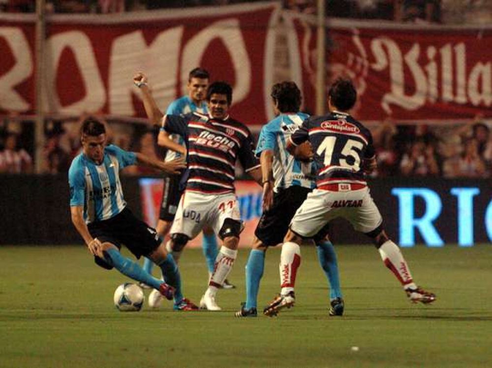 Uni�n empat� con Racing y se fue Nery Pumpido