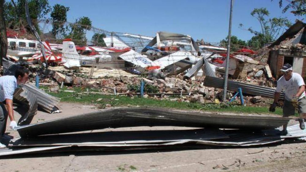 Los aviones, contra el piso y da�os millonarios