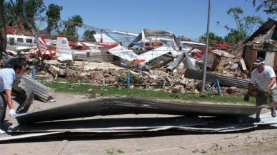 Los aviones, contra el piso y da�os millonarios
