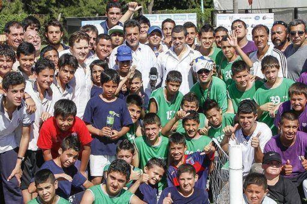 El Polideportivo Central de Tigre ya disfruta su cancha de f�tbol-tenis