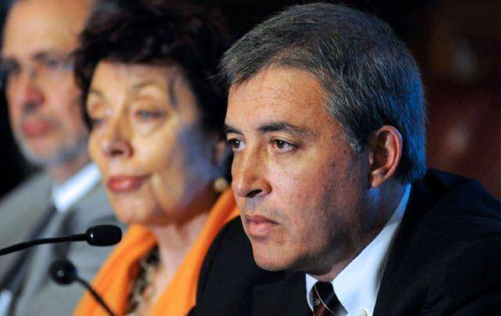 "El gobierno desacredita socialmente la cr�tica"