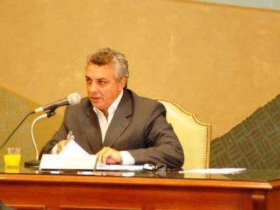 Julio Zamora: �algunos funcionarios provinciales viven en un frasco"