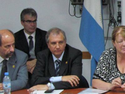 Quilme�os junto a diputados del FAP