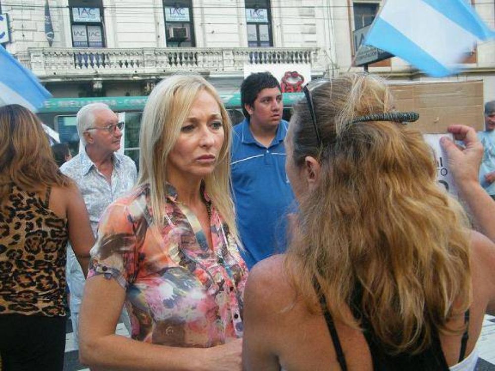 M�nica L�pez: �El estacionamiento medido perjudica a los peque�os comerciantes"