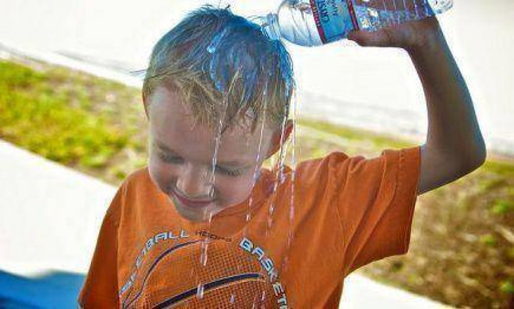 Difunden recomendaciones para proteger a los ni�os del calor