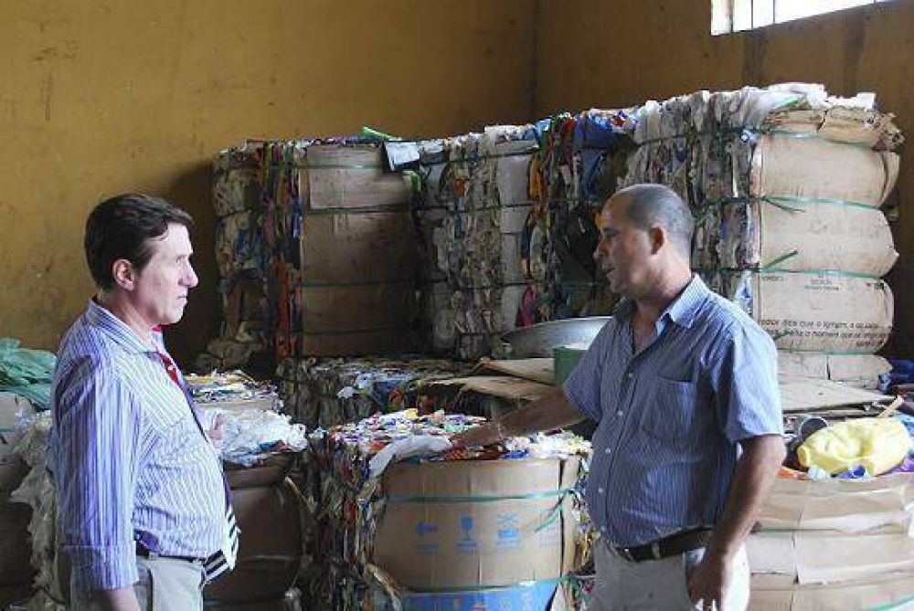 EL INTENDENTE DE LAN�S DAR�O D�AZ P�REZ VIAJ� A BRASIL Y SE INTERIORIZ� SOBRE LAS DIFERENTES FORMAS DE TRATAMIENTO