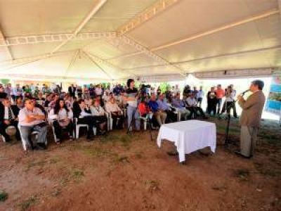 Claudio Poggi se reuni� con productores rurales en Nogol�