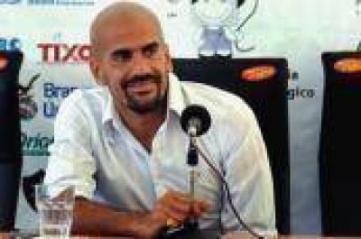 Estudiantes: La Comisi�n Directiva aprob� el plan de Ver�n y ser� el director deportivo