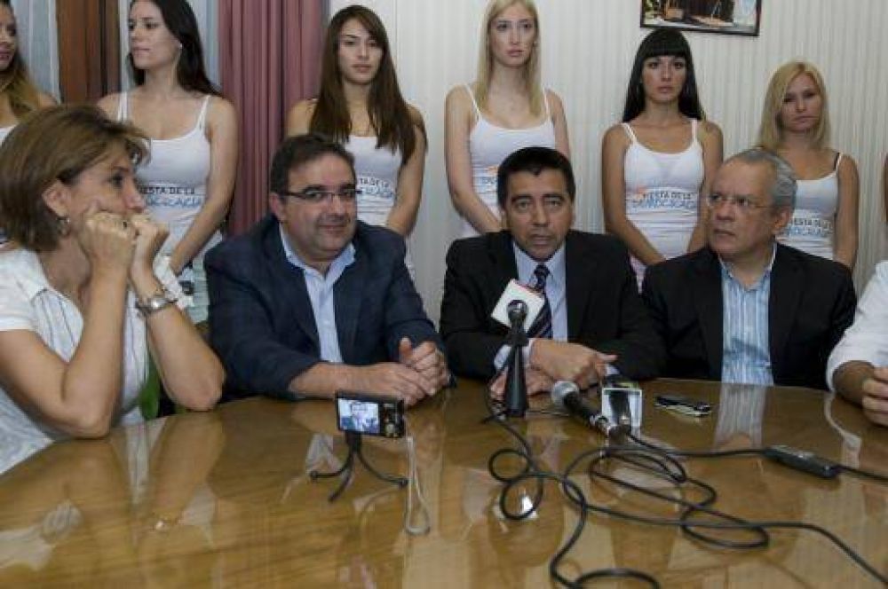 Presentaron la Fiesta de la Democracia  