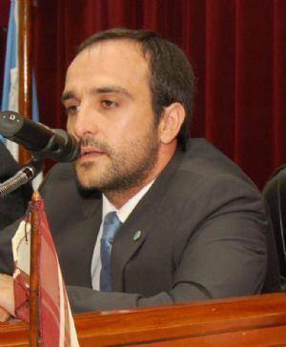 Sim�n Hernandez rechaza informe sobre su lugar de residencia 