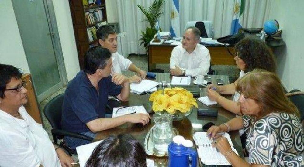 Romero inici� la ronda de di�logo con gremios docentes