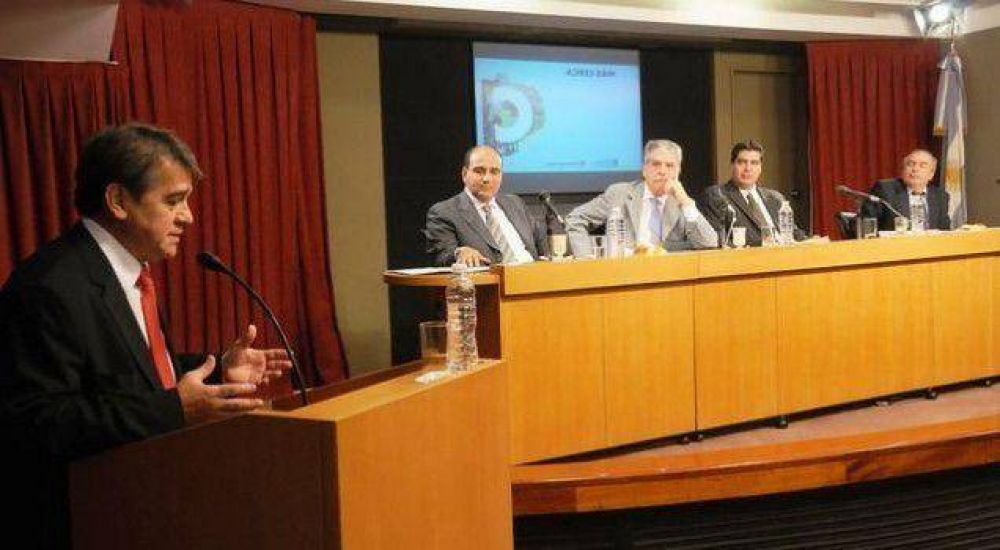 Nievas destac� el programa "M�s Cerca"