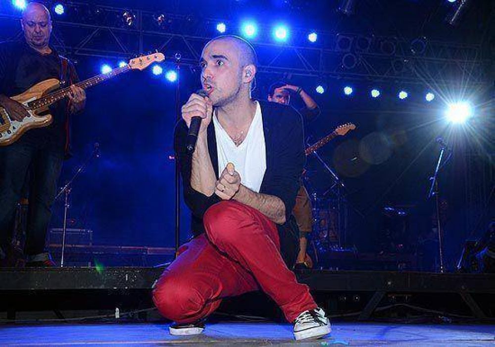 En una noche hist�rica para el Festival, Abel Pintos cerr� el tercer d�a ante 30 mil personas
