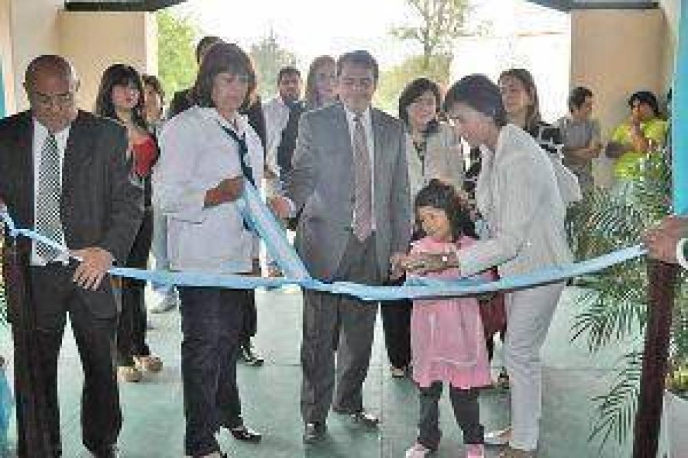 Niccolai cerr� ciclo lectivo con inauguraci�n de obras en una escuela y jard�n de infantes