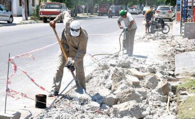 Diversos trabajos de bacheos se realizan en la capital