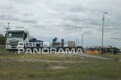 Violento accidente de un cami�n cerca de Lavalle
