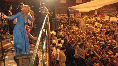�Fiesta Patria Popular de la Democracia� en Floresta