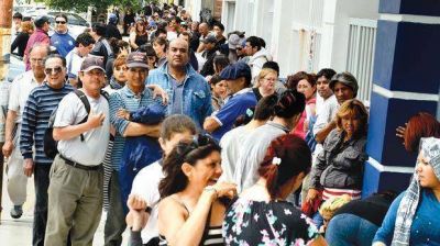 Colaps� sucursal del Banco Naci�n por pagos a municipales de Caleta