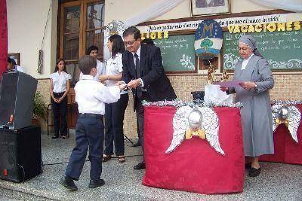 El Vicegobernador particip� del acto de finalizaci�n del ciclo de la Escuala Misericordia