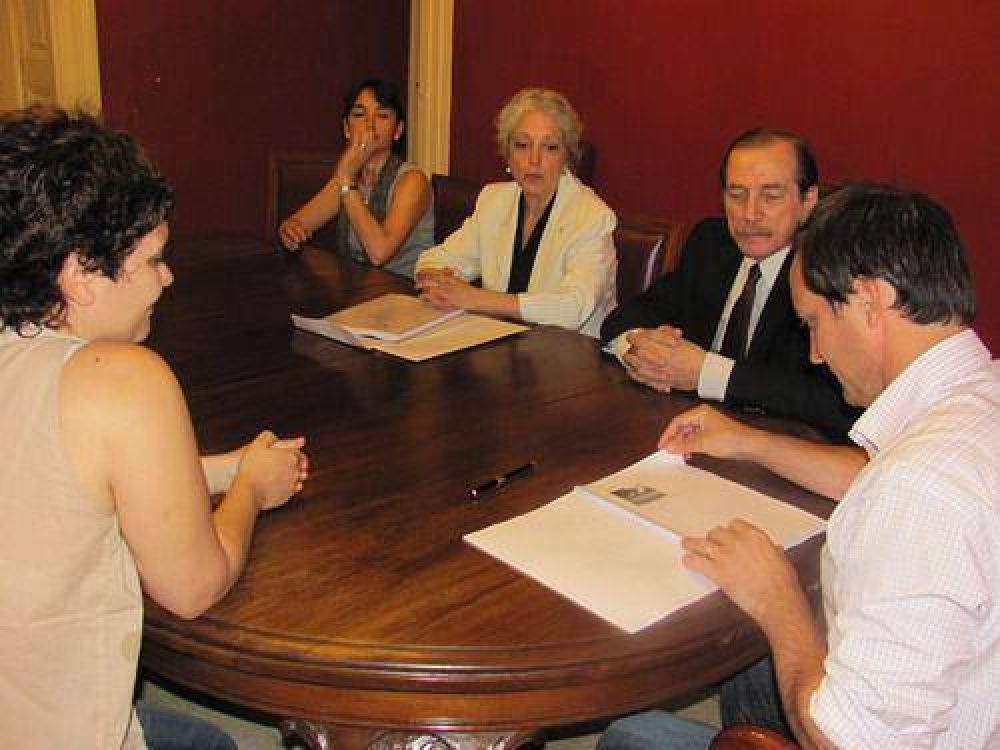 El Rector Del Valle reunido con el Intendente Camau Esp�nola