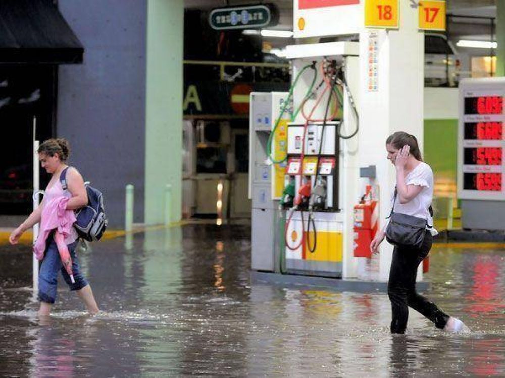 Lescano advierte que si siguen las inundaciones habr� m�s cortes de energ�a