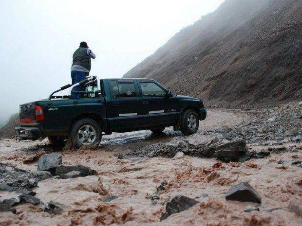 Varias personas contin�an varadas y aisladas por el alud