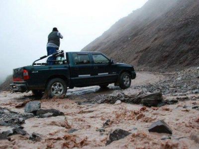 Varias personas contin�an varadas y aisladas por el alud