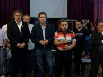 EL SENADOR PALLARES JUNTO A VETERANOS DE GUERRA DE MALVINAS DE LANUS