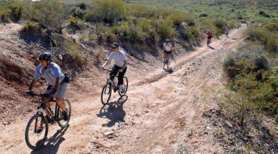 En bicicleta por los cerros, la nueva moda de los mendocinos