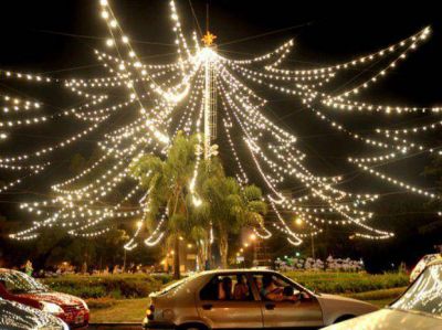 El nuevo arbolito de Navidad se encendi� con una fiesta en el Parque Independencia