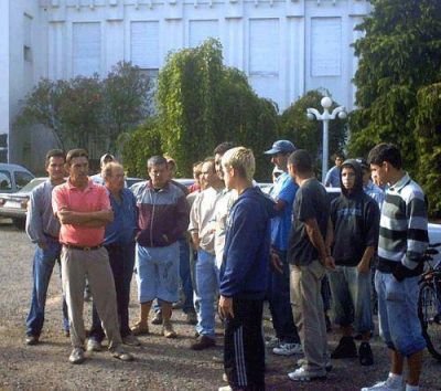 Los obreros del Plan Federal volvieron a reclamar por salarios impagos