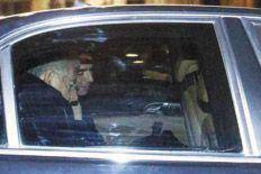 Monti qued� al borde del precipicio