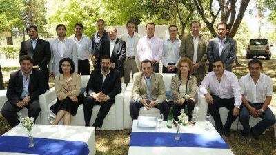 Pagar�n antig�edad y t�tulo a los funcionarios pol�ticos