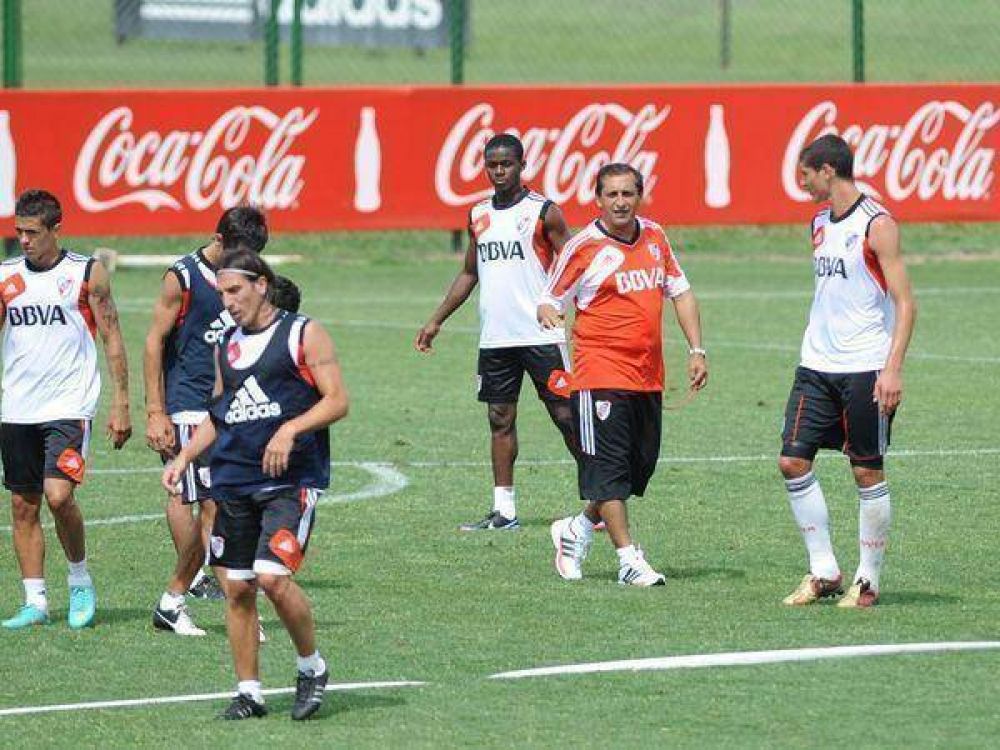Con el debut de Ram�n D�az, River visita a San Mart�n en San Juan