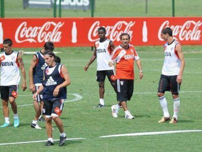 Con el debut de Ram�n D�az, River visita a San Mart�n en San Juan