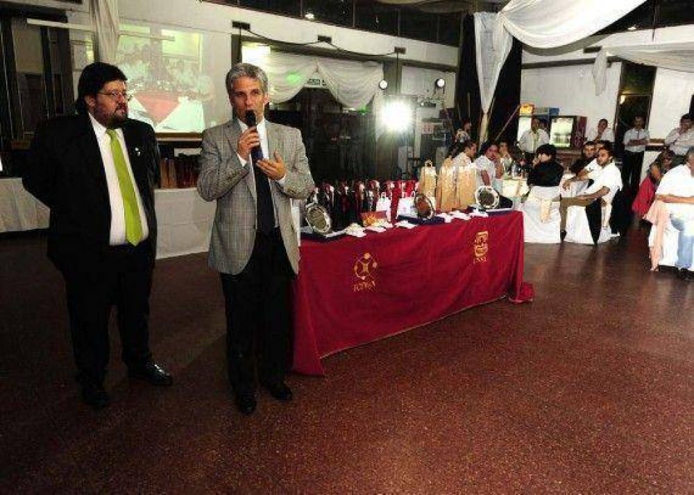 Cena de Camarader�a: Poggi junto a las autoridades de la Universidad Nacional de San Luis