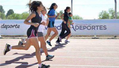 La nueva pista de atletismo de la provincia fue el escenario de un encuentro regional