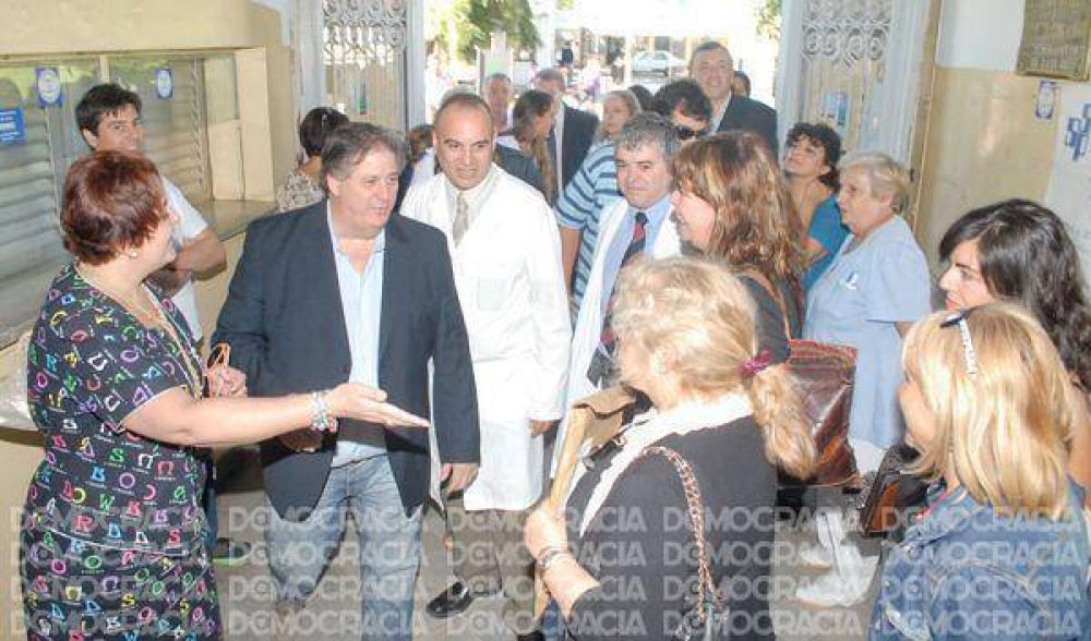 Collia visit� el Hospital y se comprometi� a incorporar una ambulancia y m�s tecnolog�a