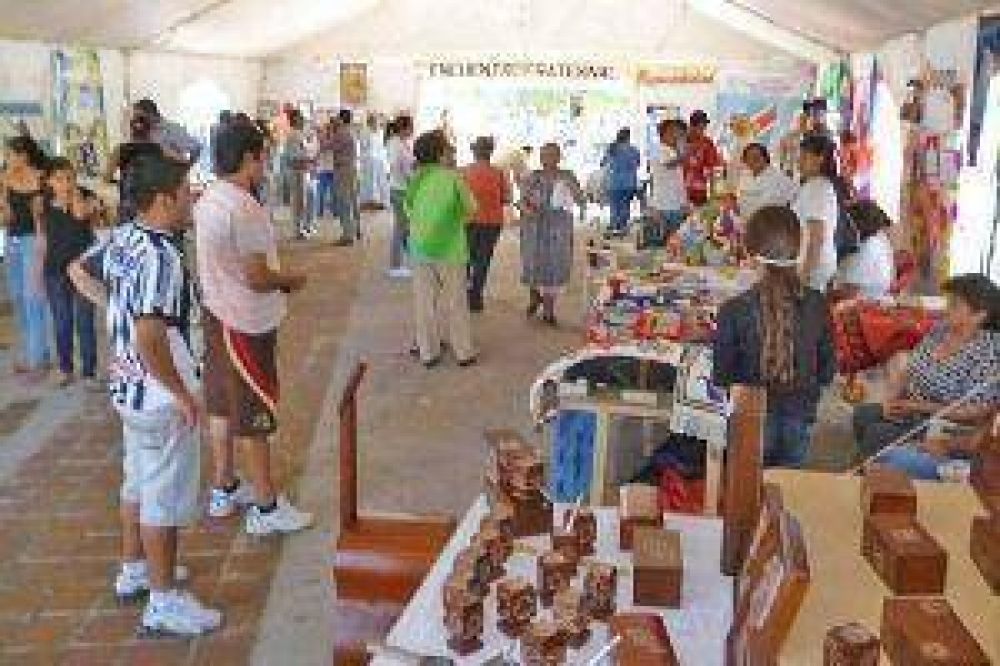 Poetas, artesanos y m�sicos rinden honor a la Virgen de Loreto