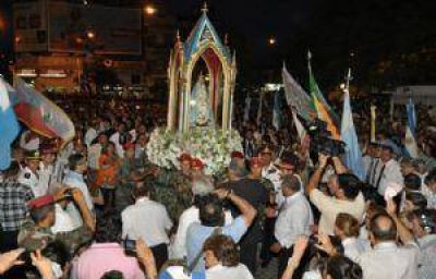 La procesi�n tuvo un marco multitudinario